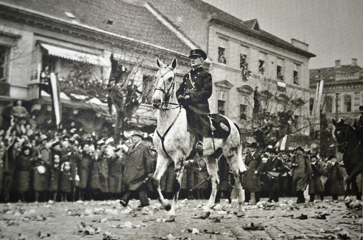 Horthy Miklós kormányzó bevonul Kassára