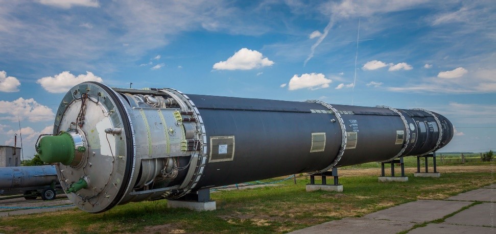 Egy leszerelt szovjet R-36-os interkontinentális ballisztikus rakéta, az ukrán Stratégiai Rakétaerők Múzeumában